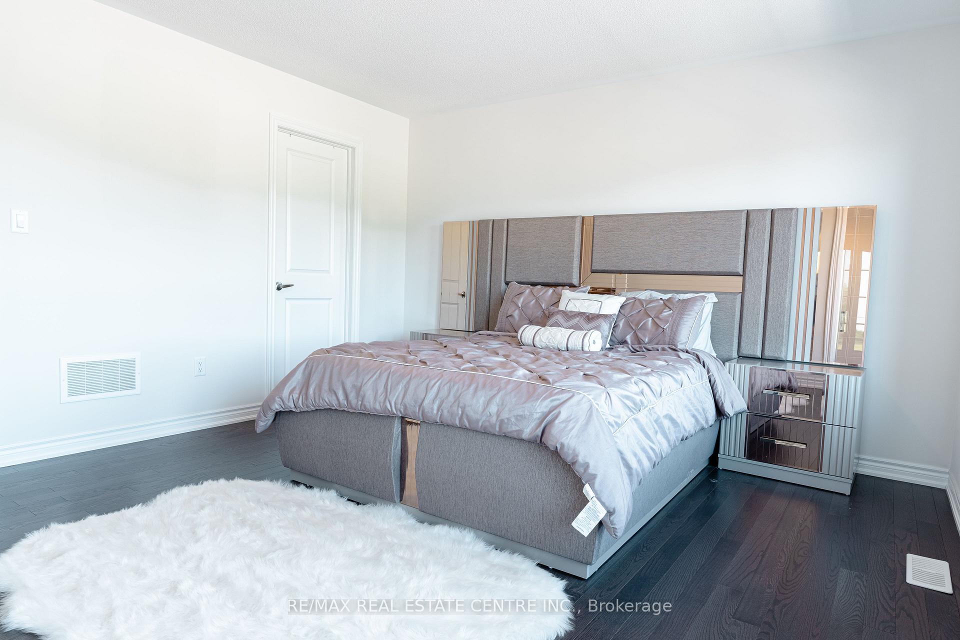 Photo 16 of 116 Durham Ave, Barrie, Painswick South — HOMEH
