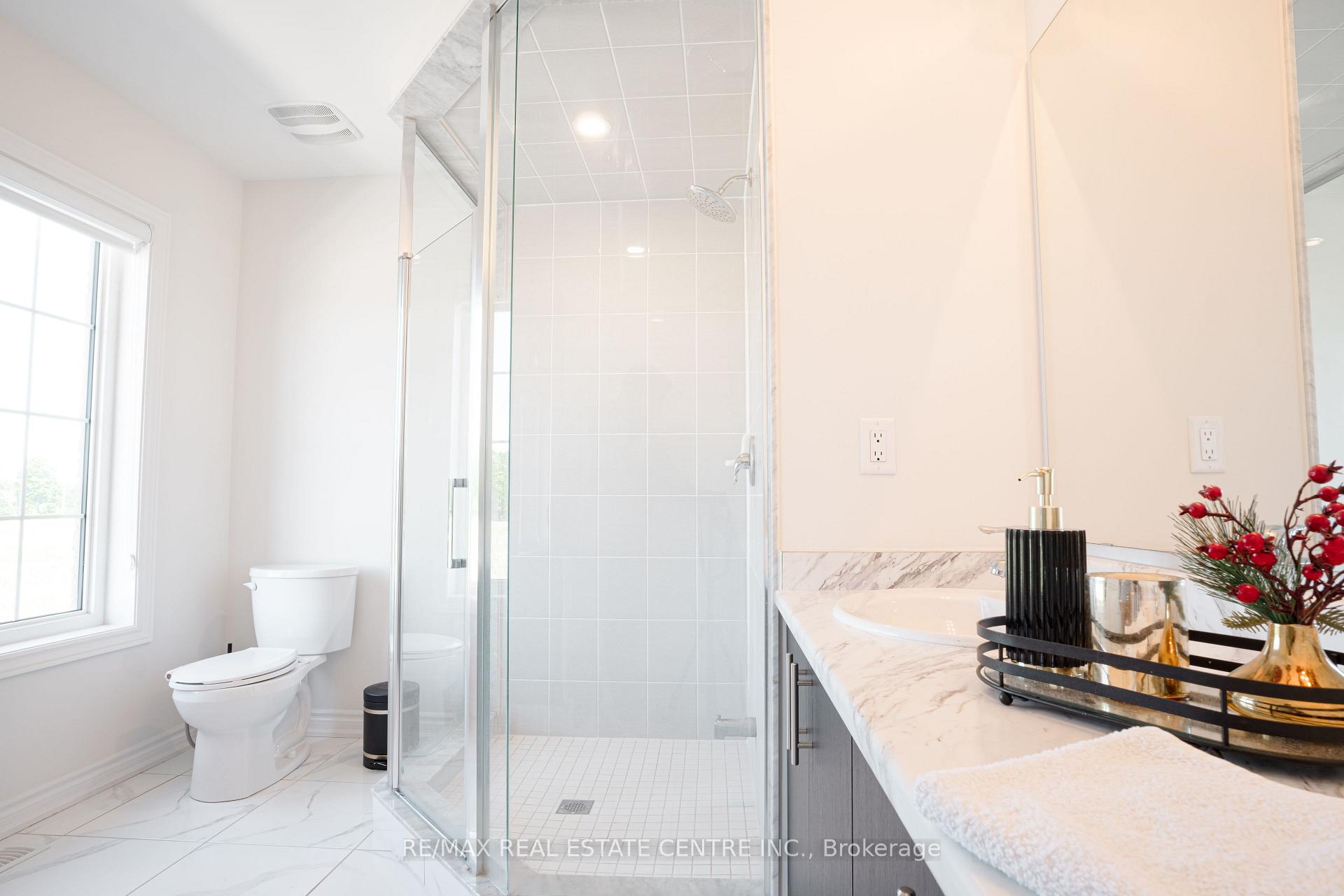 Photo 18 of 116 Durham Ave, Barrie, Painswick South — HOMEH