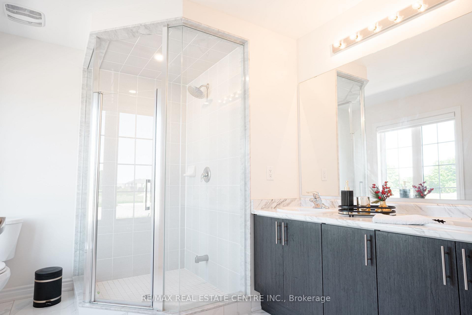 Photo 19 of 116 Durham Ave, Barrie, Painswick South — HOMEH