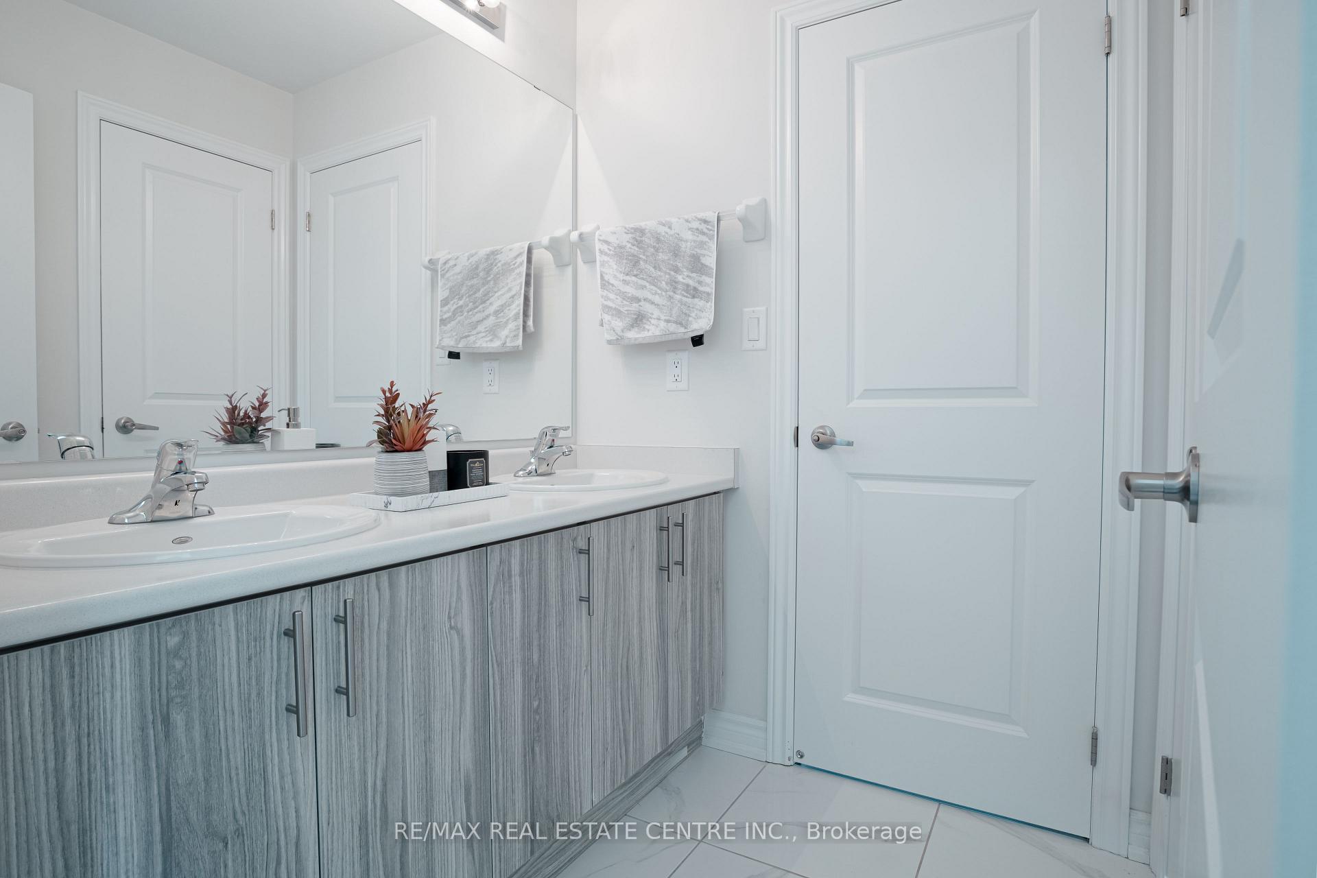 Photo 21 of 116 Durham Ave, Barrie, Painswick South — HOMEH