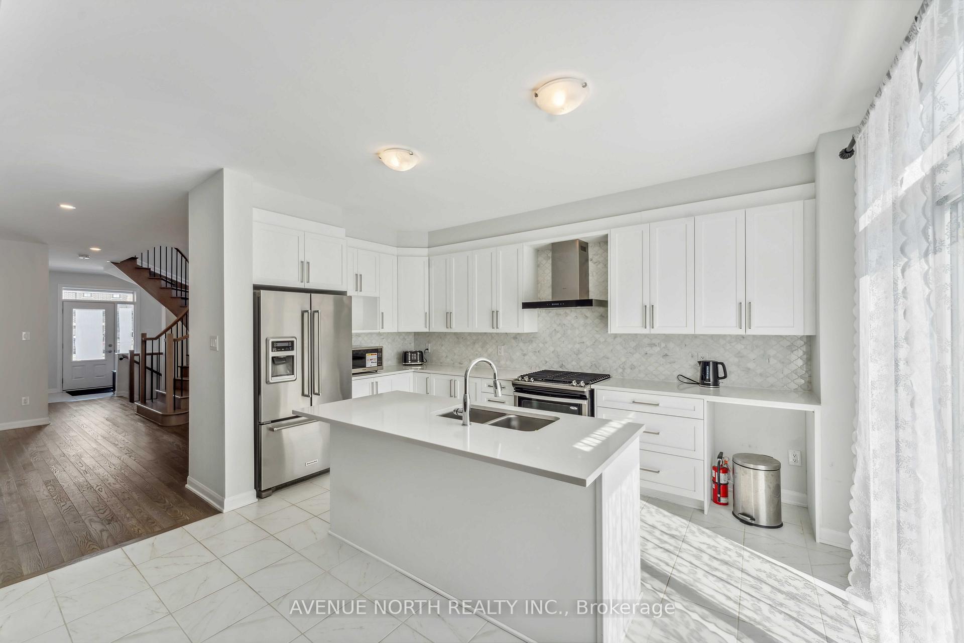 Photo 5 of 841 Cappamore Drive, Ottawa, Barrhaven - Half Moon Bay — HOMEH