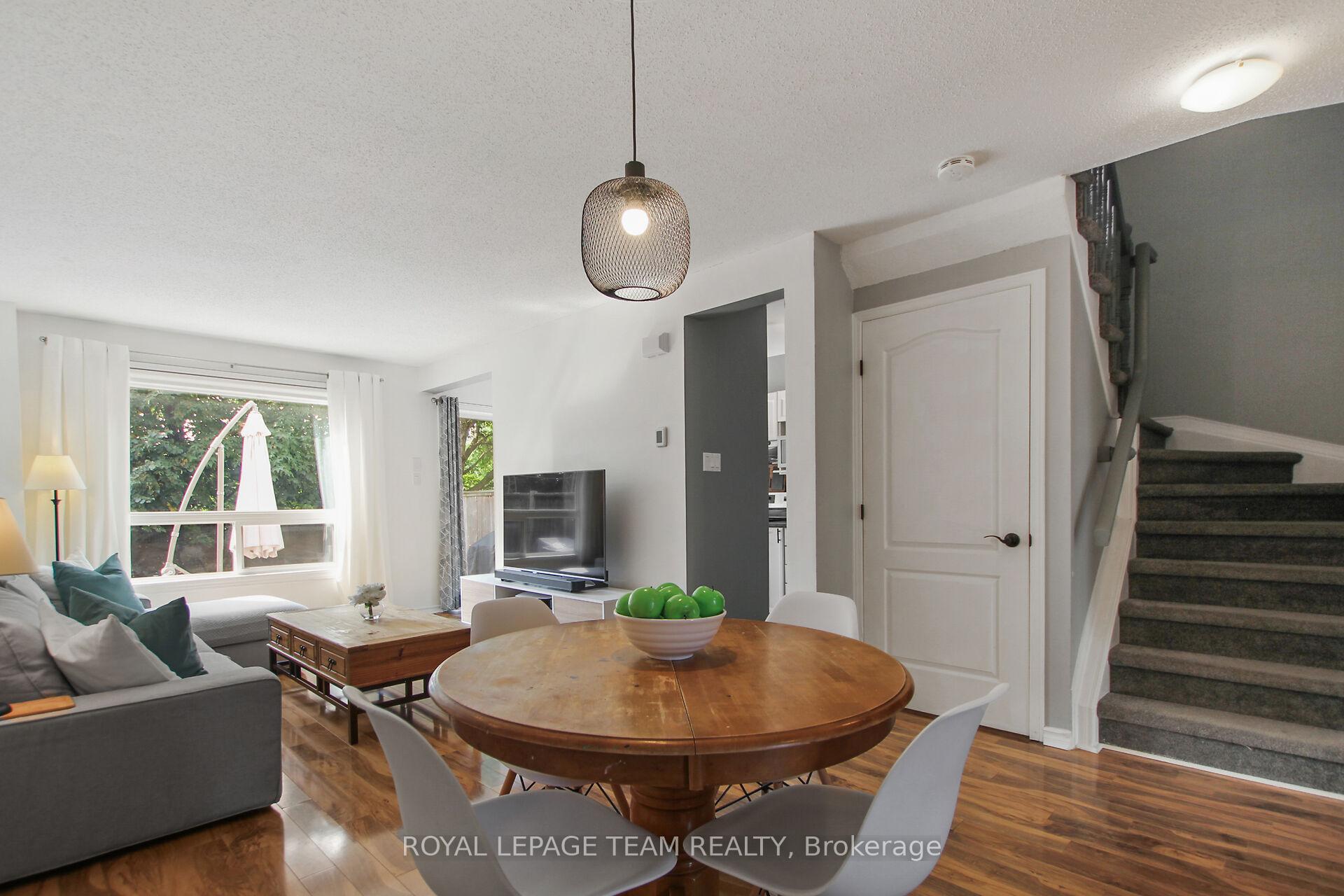 Photo 4 of 6 Whitegate Crescent, Ottawa, Barrhaven - Longfields — HOMEH