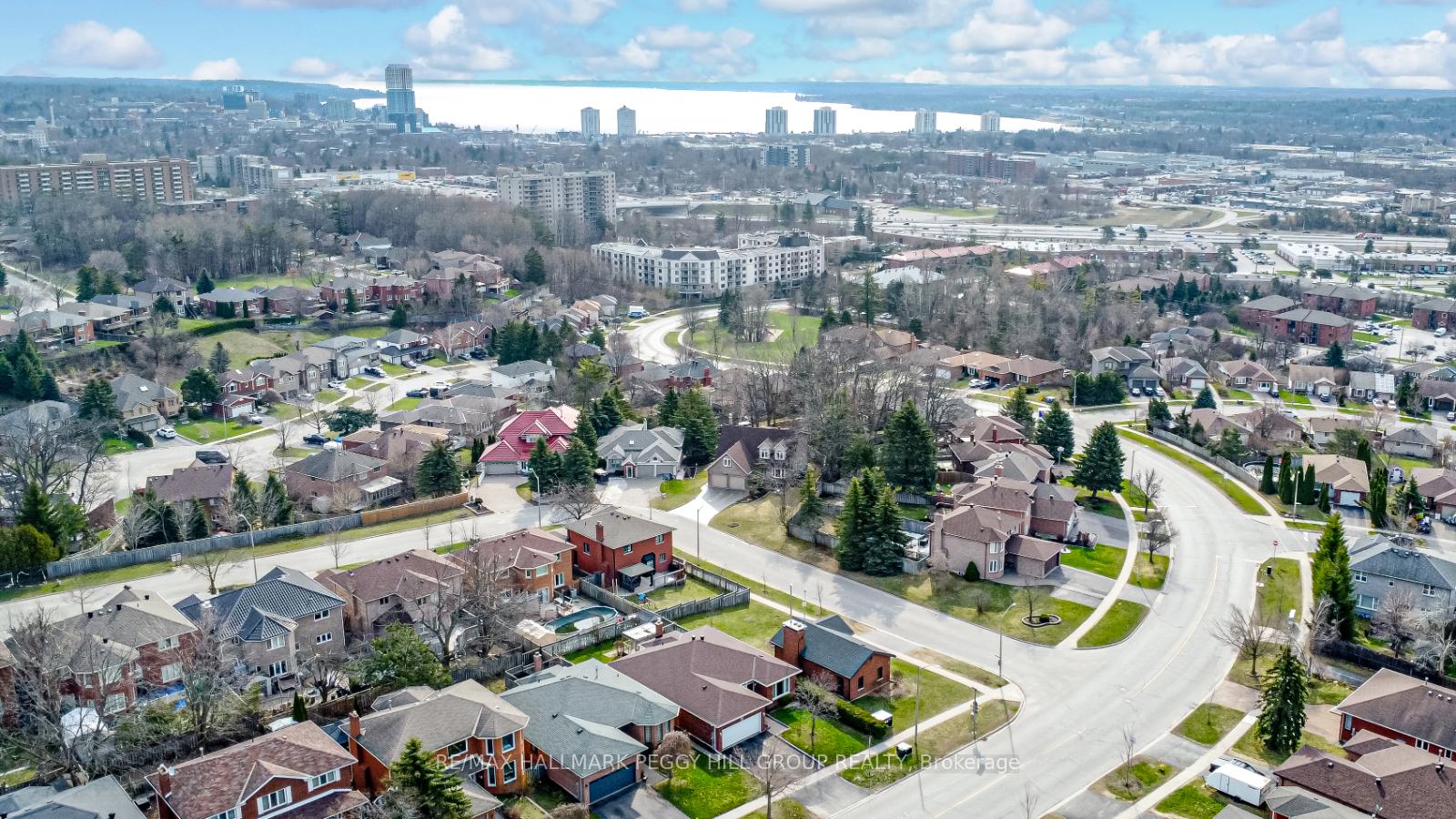 Photo 2 of 12 Thackeray Crescent, Barrie, Letitia Heights — HOMEH