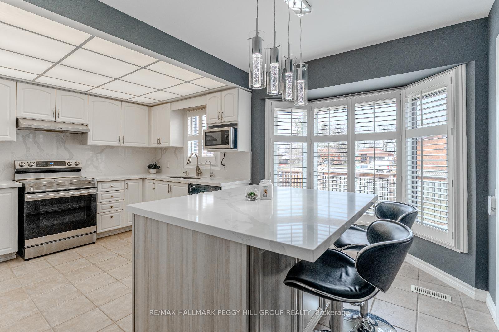 Photo 3 of 12 Thackeray Crescent, Barrie, Letitia Heights — HOMEH