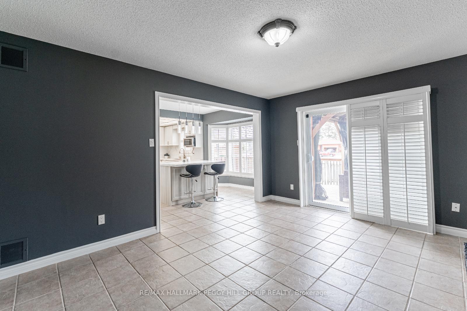 Photo 7 of 12 Thackeray Crescent, Barrie, Letitia Heights — HOMEH