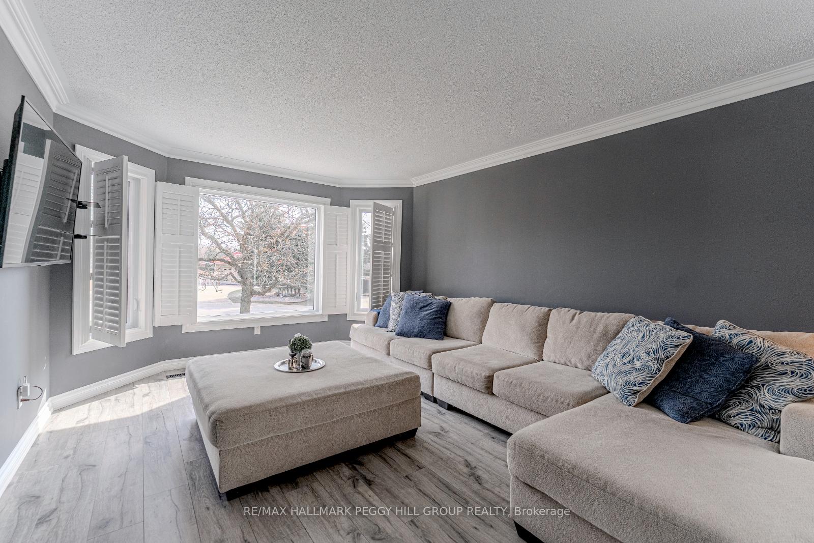 Photo 9 of 12 Thackeray Crescent, Barrie, Letitia Heights — HOMEH