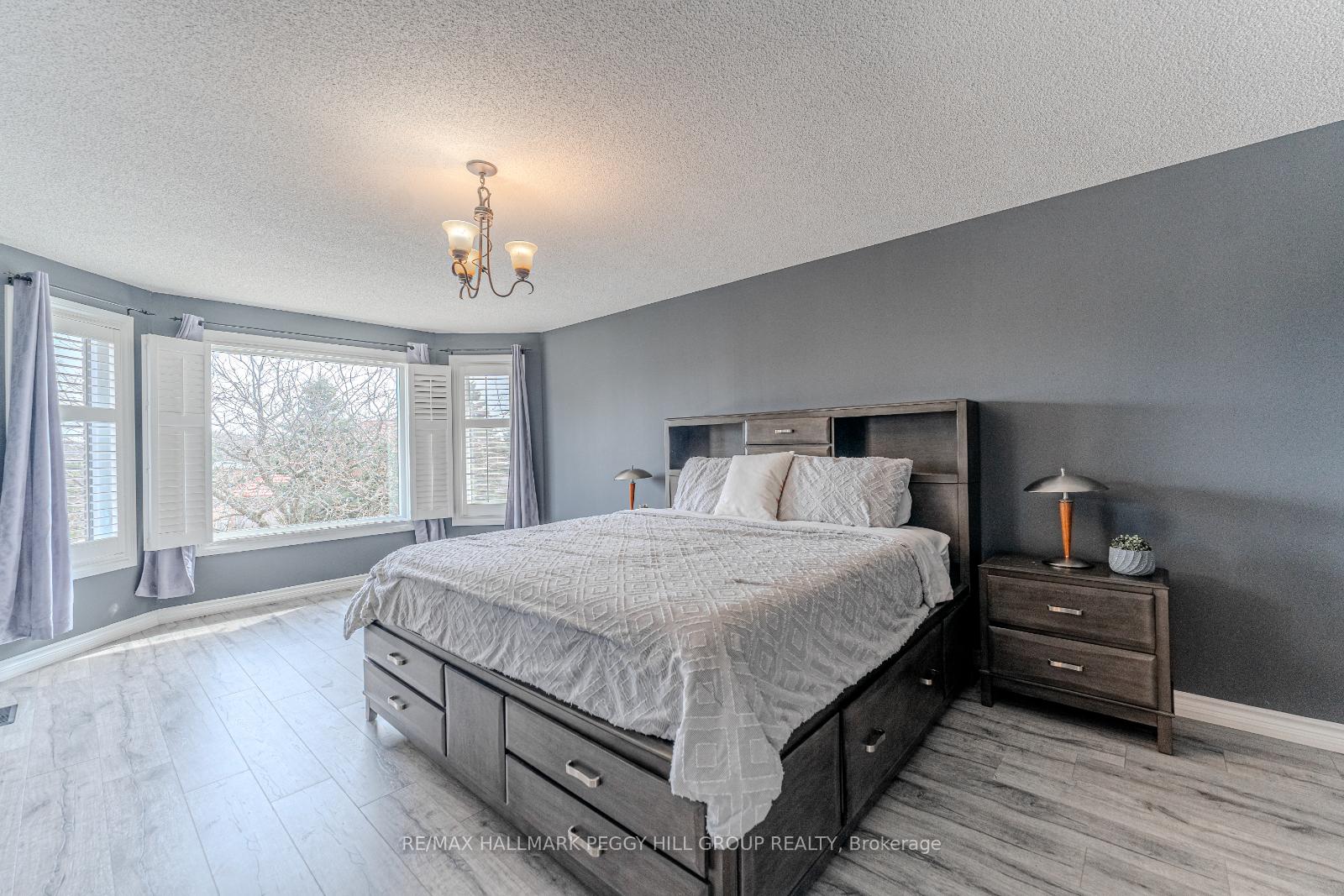 Photo 10 of 12 Thackeray Crescent, Barrie, Letitia Heights — HOMEH