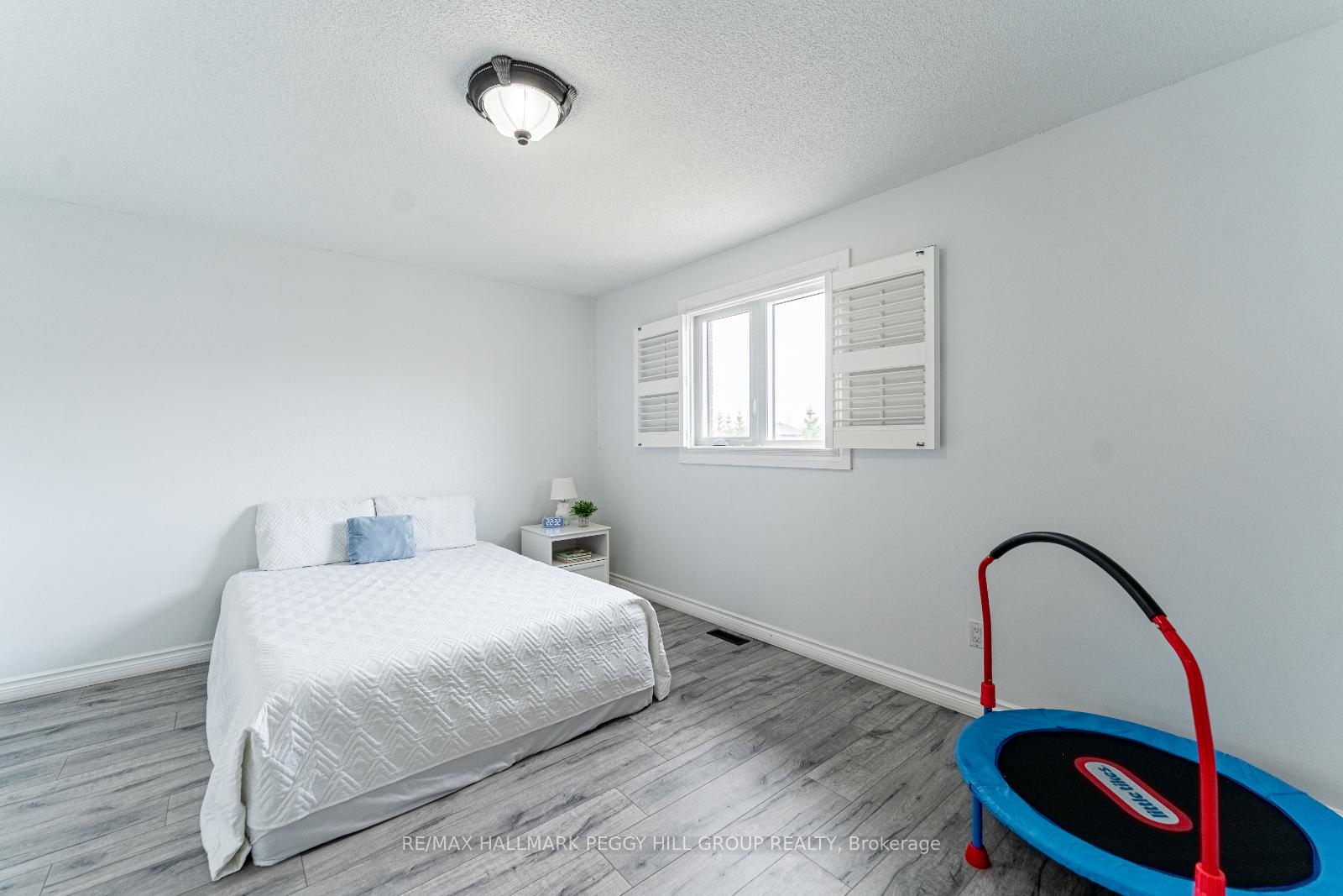 Photo 12 of 12 Thackeray Crescent, Barrie, Letitia Heights — HOMEH