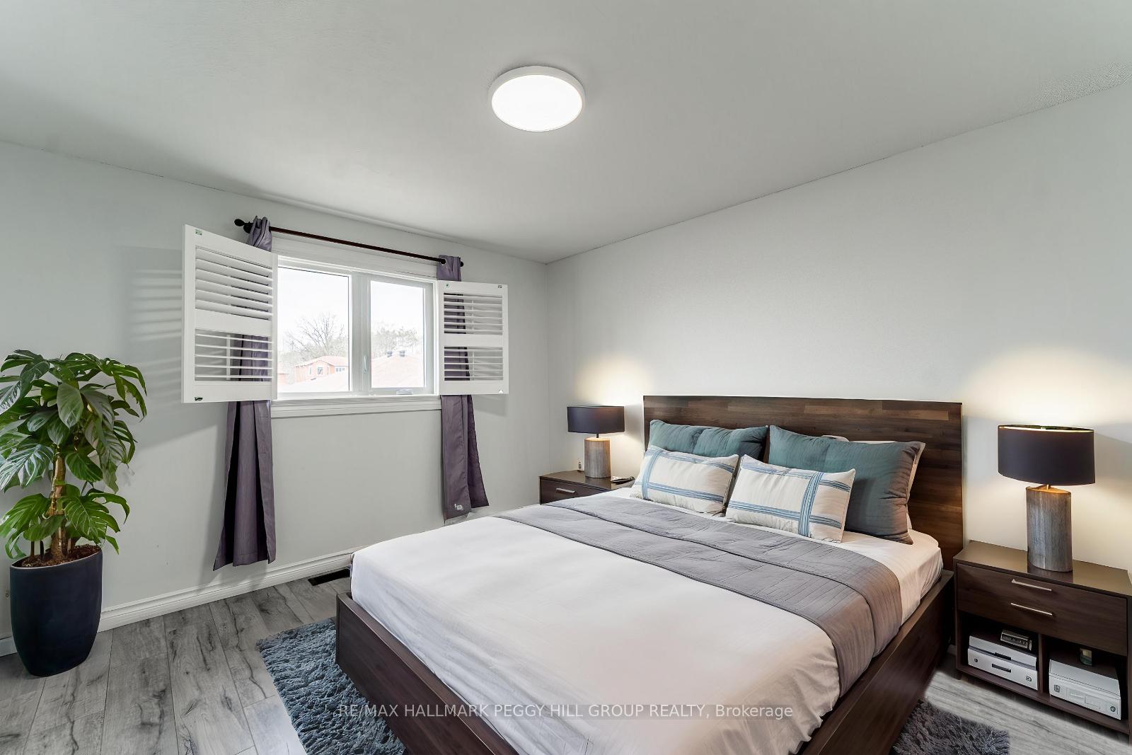Photo 13 of 12 Thackeray Crescent, Barrie, Letitia Heights — HOMEH