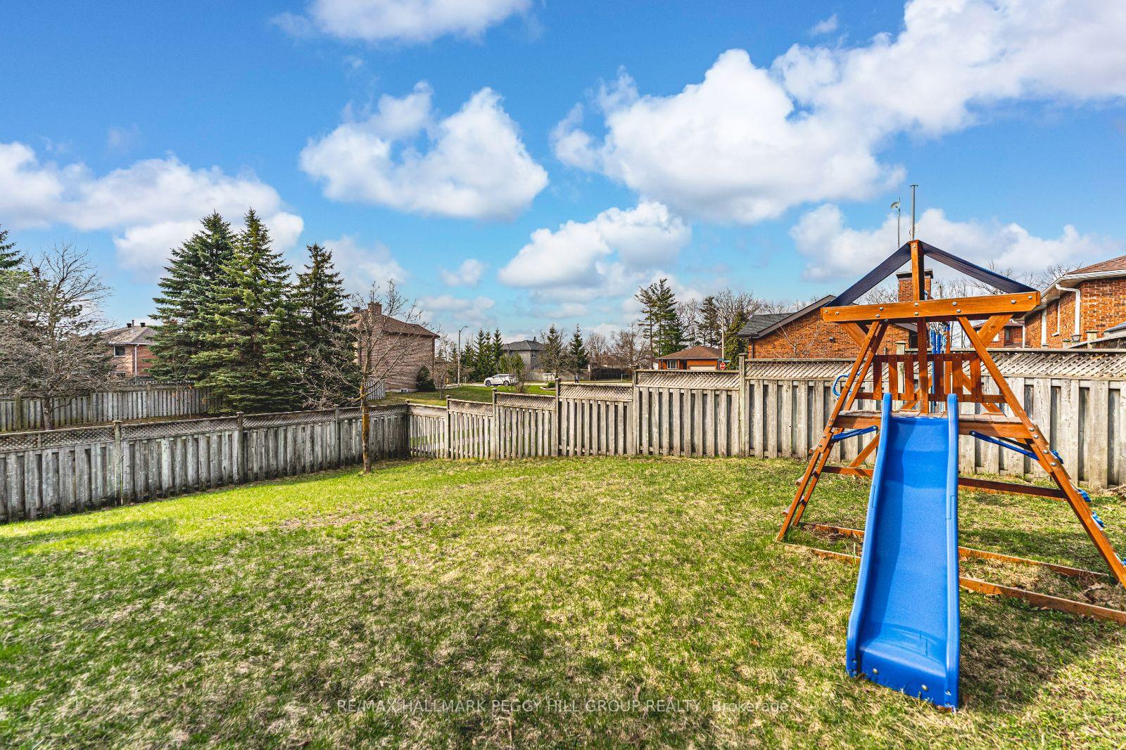 Photo 21 of 12 Thackeray Crescent, Barrie, Letitia Heights — HOMEH