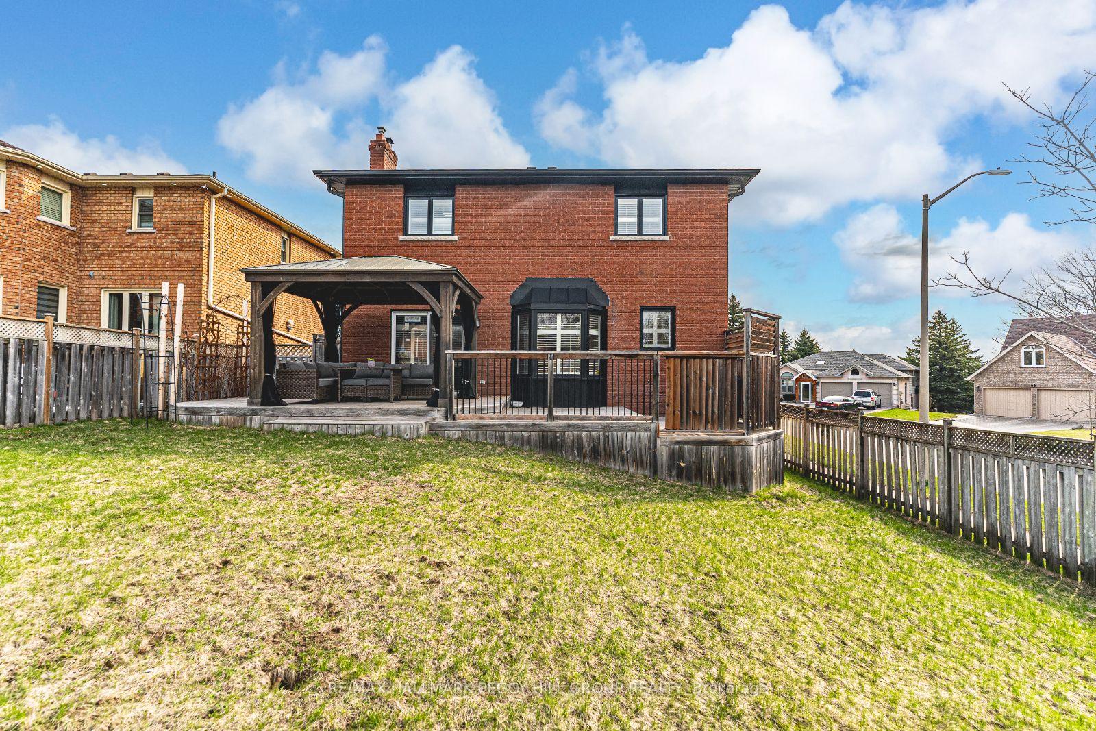 Photo 22 of 12 Thackeray Crescent, Barrie, Letitia Heights — HOMEH