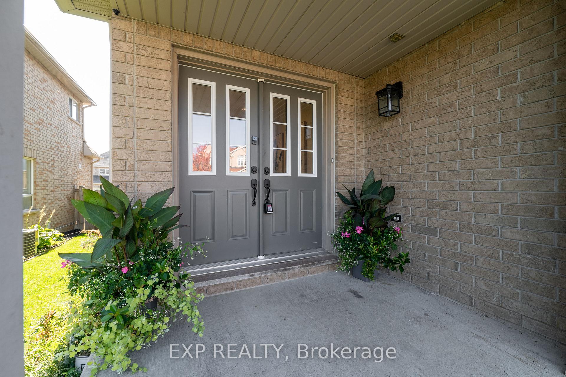 Photo 2 of 31 Kimble Avenue, Clarington, Bowmanville — HOMEH