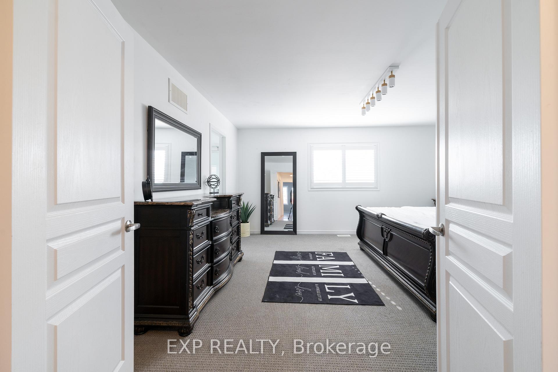 Photo 12 of 31 Kimble Avenue, Clarington, Bowmanville — HOMEH