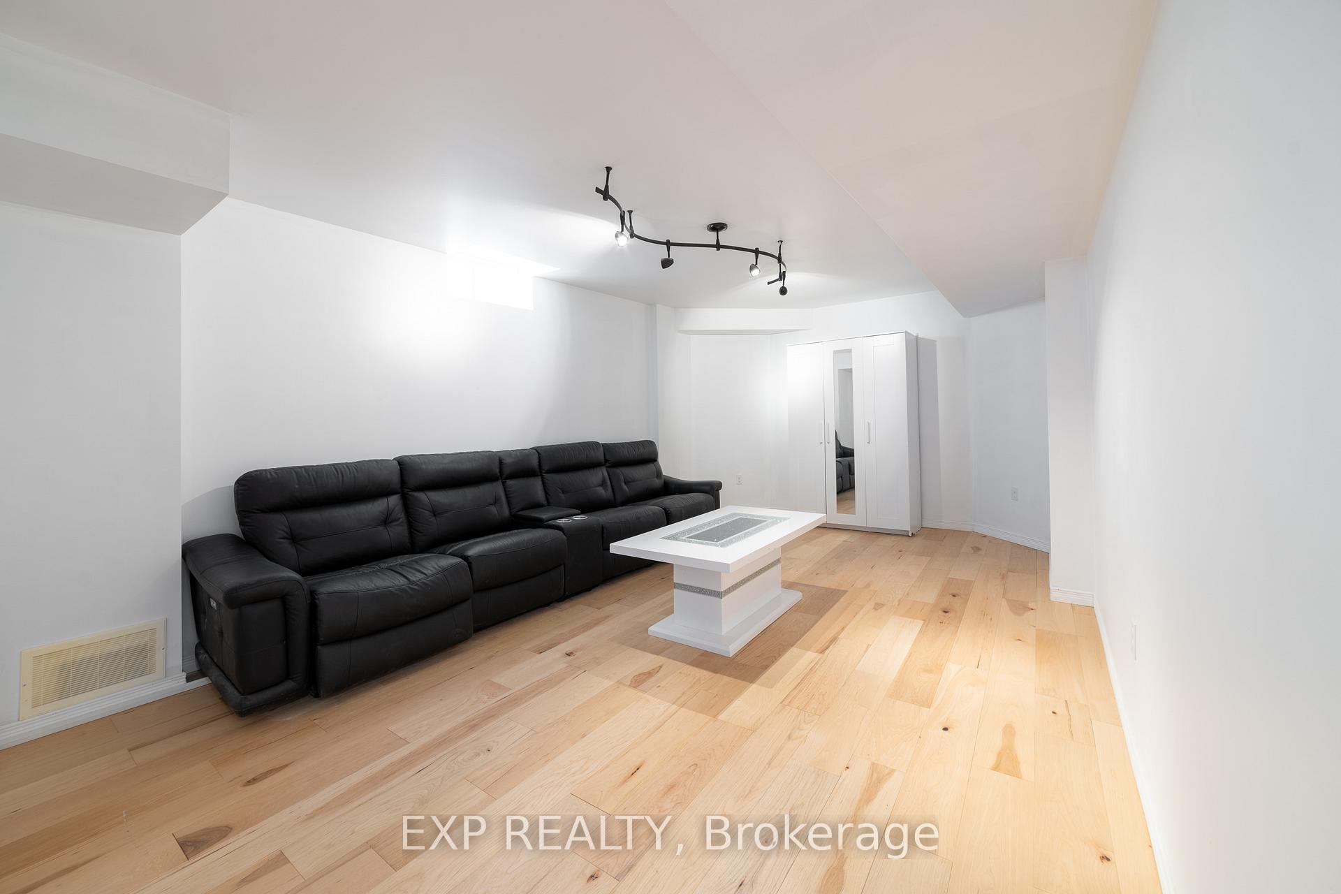 Photo 23 of 31 Kimble Avenue, Clarington, Bowmanville — HOMEH