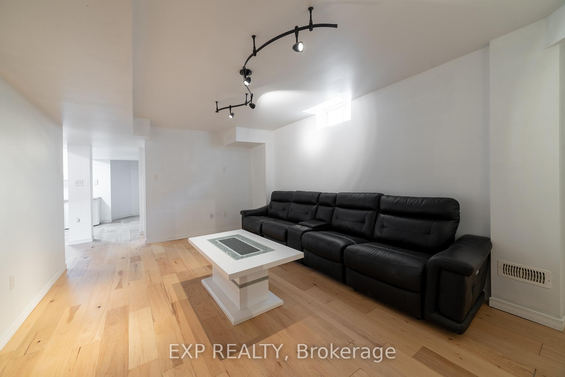 Photo 24 of 31 Kimble Avenue, Clarington, Bowmanville — HOMEH