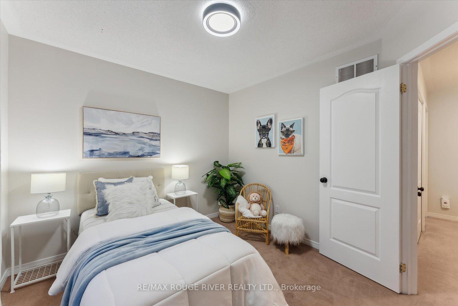 Photo 20 of 38 Stillwell Lane, Clarington, Newcastle — HOMEH