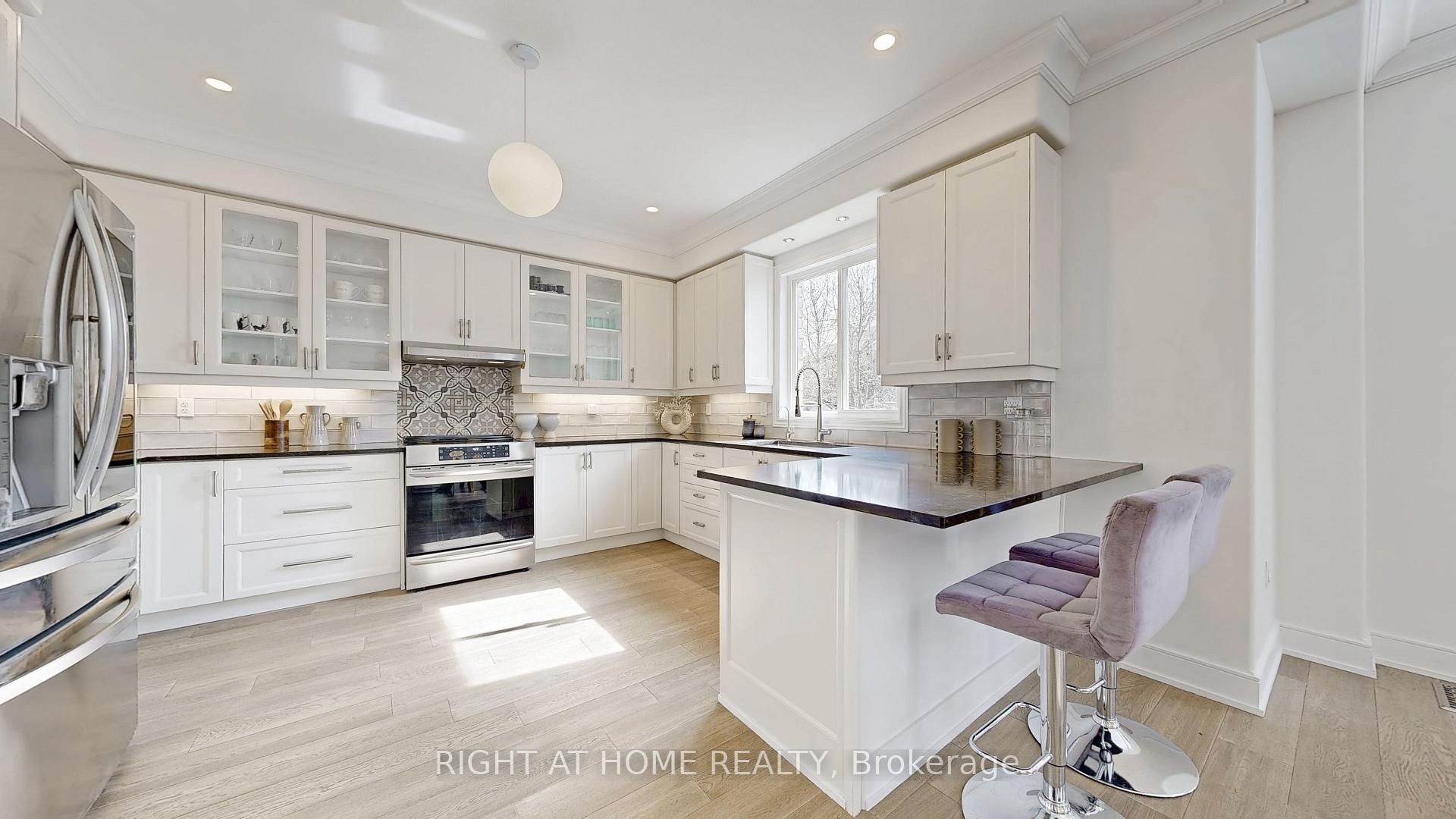 Photo 14 of 46 Prince William Way, Barrie, Innis-Shore — HOMEH