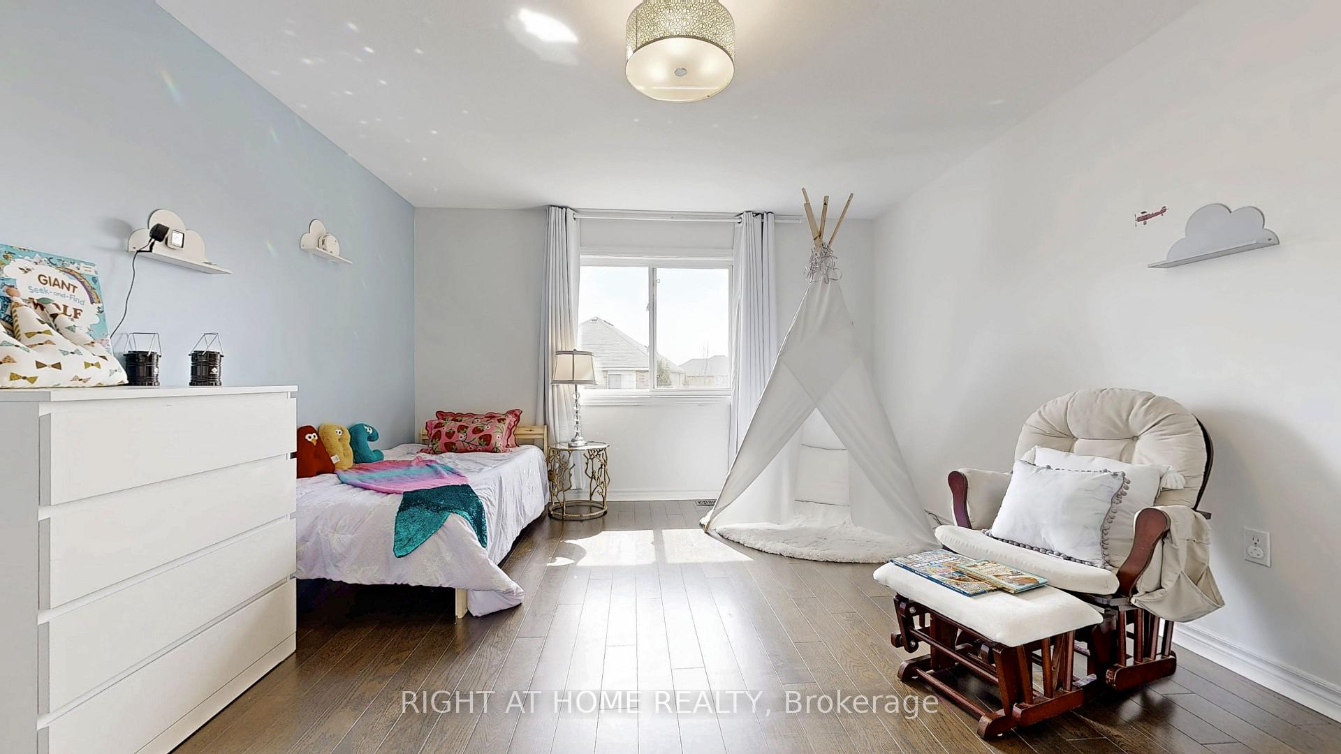 Photo 36 of 46 Prince William Way, Barrie, Innis-Shore — HOMEH