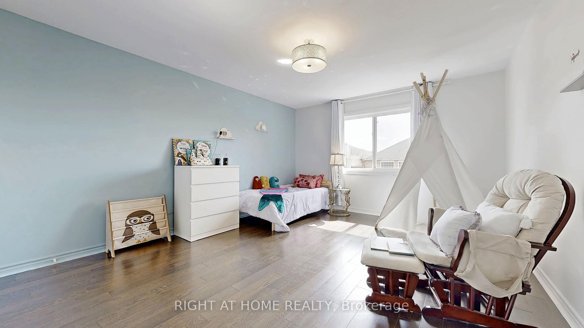 Photo 37 of 46 Prince William Way, Barrie, Innis-Shore — HOMEH
