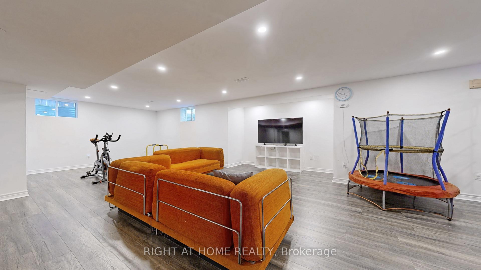 Photo 40 of 46 Prince William Way, Barrie, Innis-Shore — HOMEH