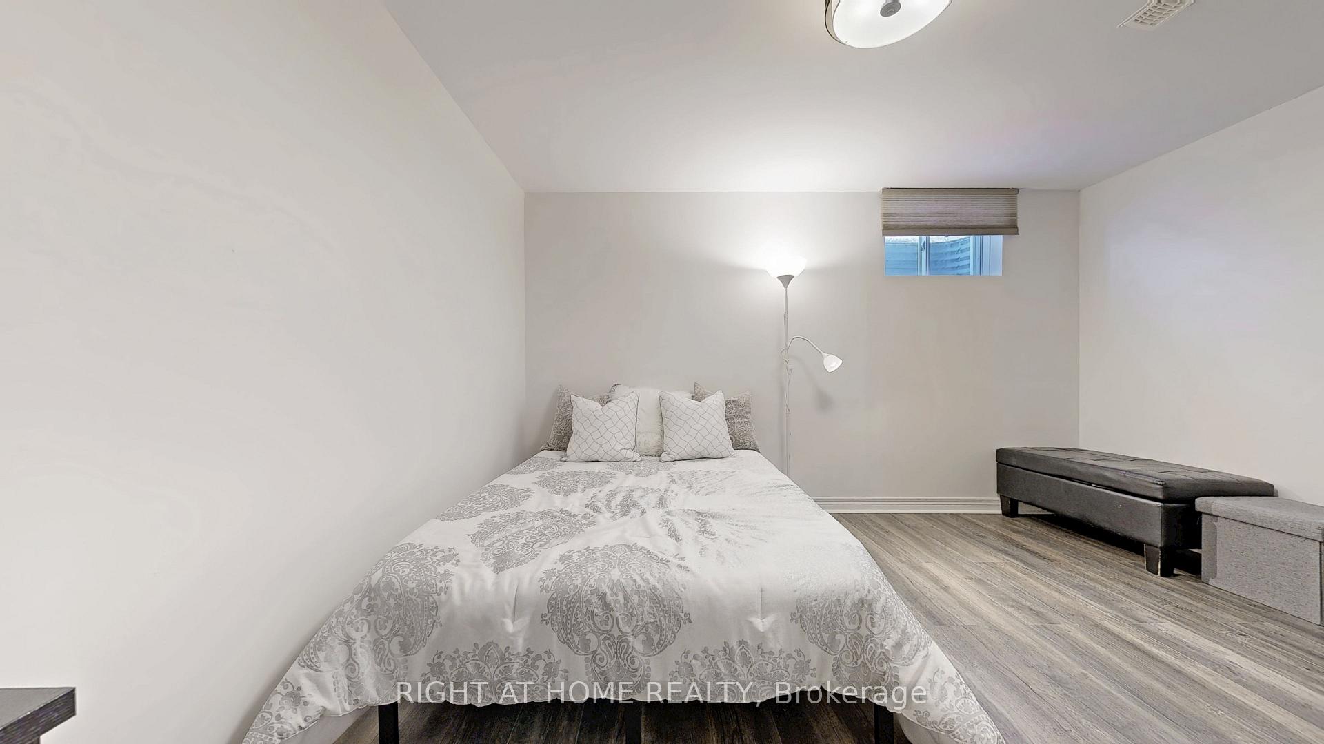 Photo 44 of 46 Prince William Way, Barrie, Innis-Shore — HOMEH