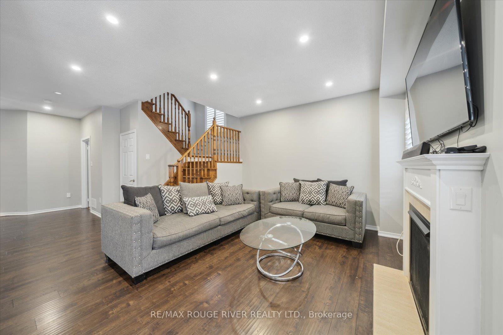Photo 7 of 8 Kimble Avenue, Clarington, Bowmanville — HOMEH