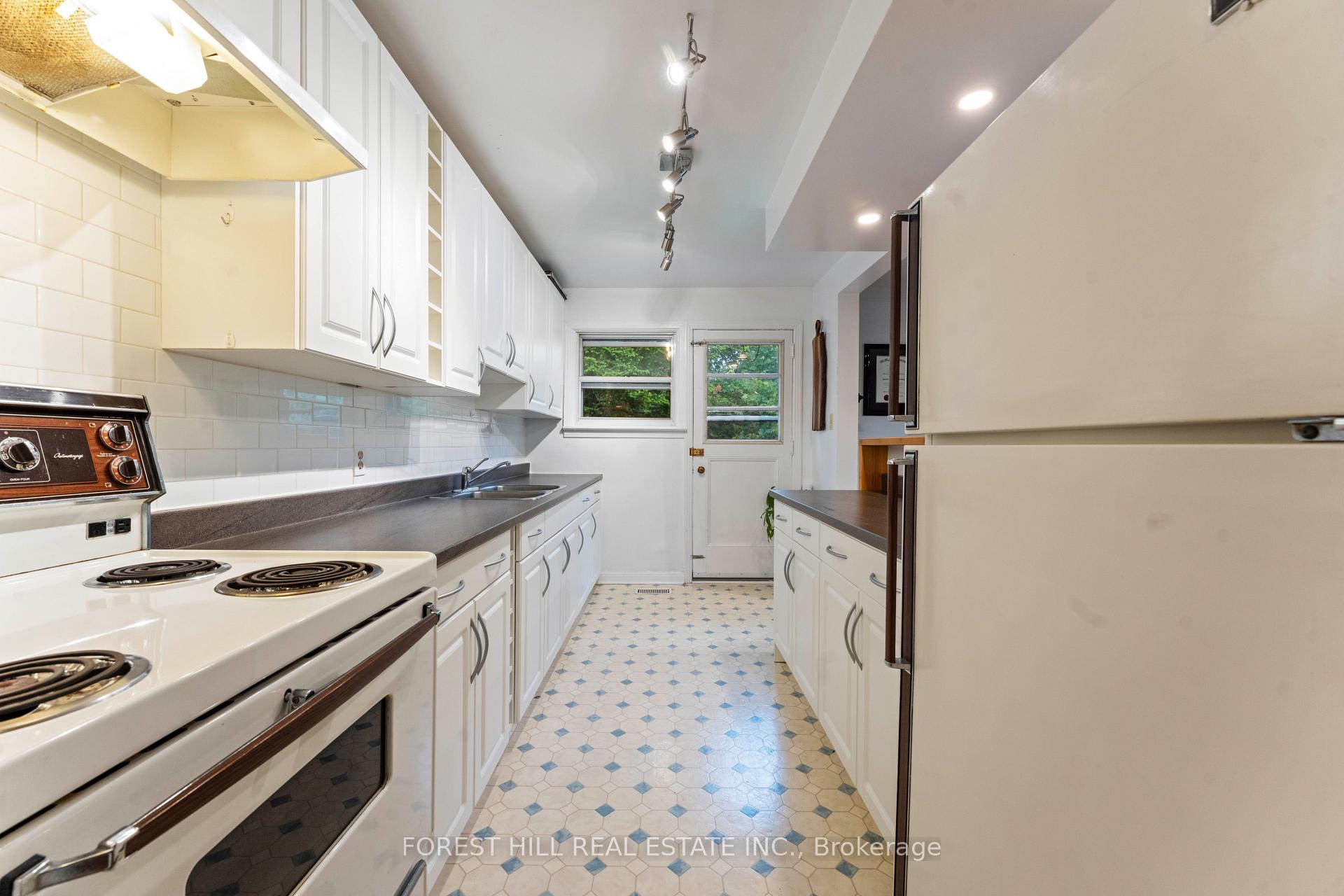 Photo 10 of Unit 2, 964 Bakervale Drive, Ottawa, Carlington — HOMEH