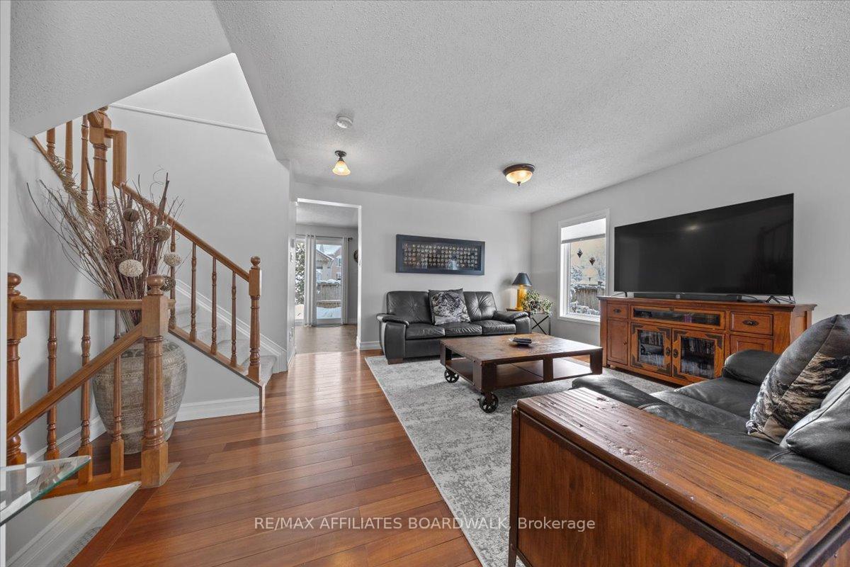 Photo 5 of 8 Stonepointe Avenue, Ottawa, Barrhaven East — HOMEH