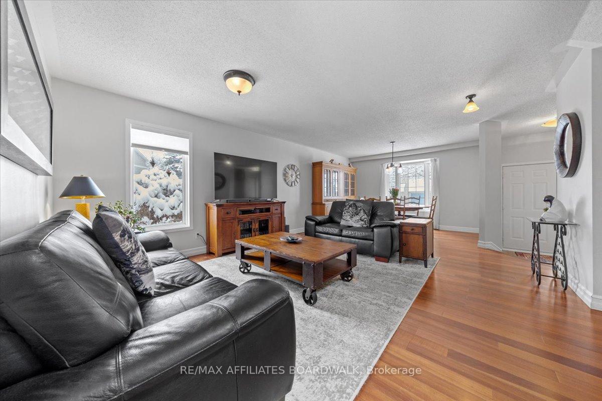 Photo 6 of 8 Stonepointe Avenue, Ottawa, Barrhaven East — HOMEH