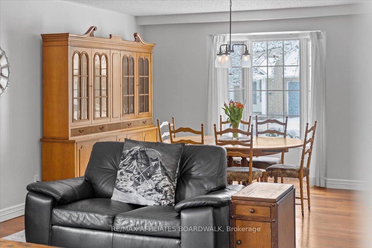 Photo 10 of 8 Stonepointe Avenue, Ottawa, Barrhaven East — HOMEH