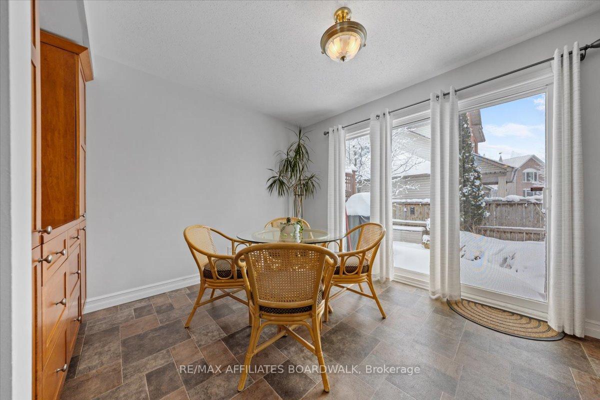 Photo 12 of 8 Stonepointe Avenue, Ottawa, Barrhaven East — HOMEH