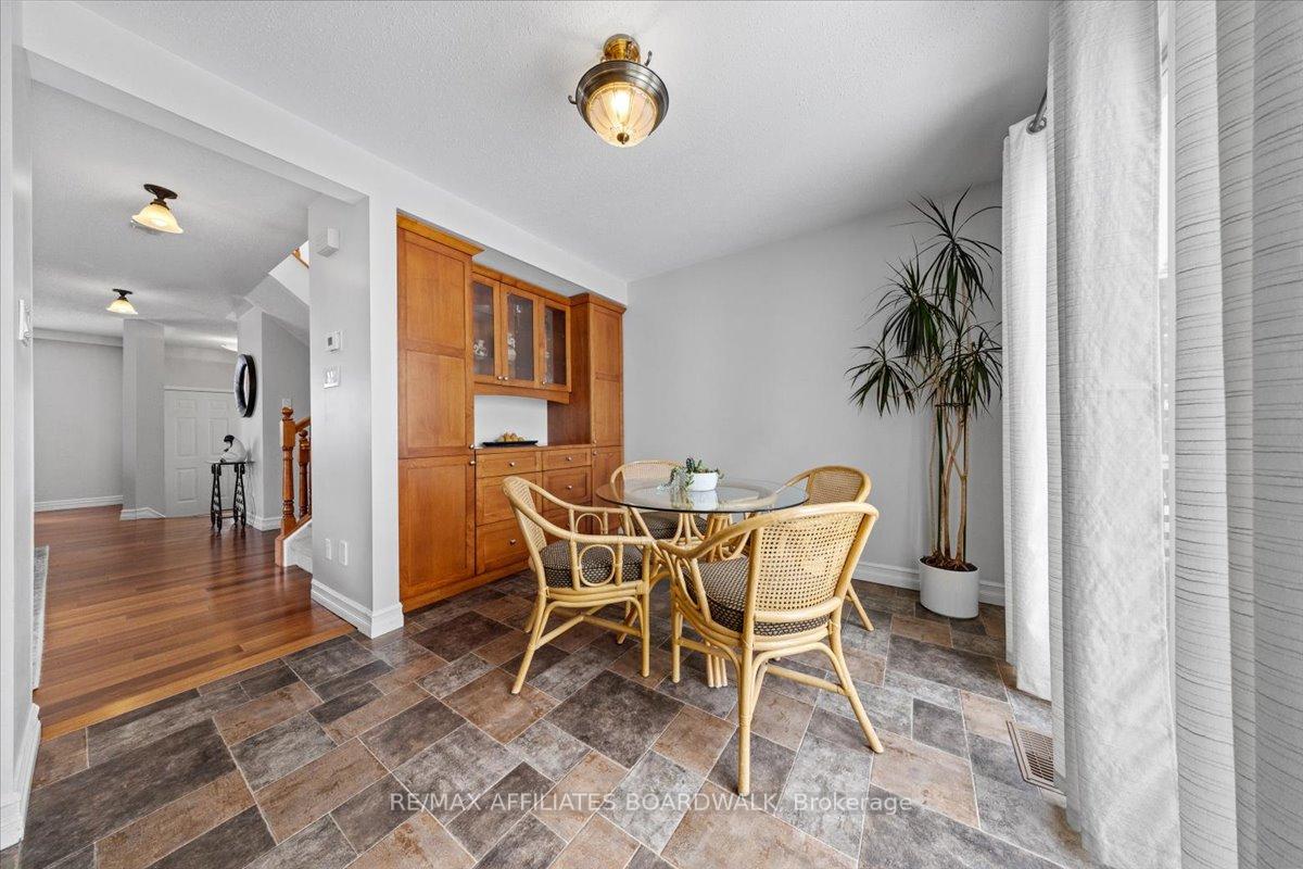 Photo 14 of 8 Stonepointe Avenue, Ottawa, Barrhaven East — HOMEH