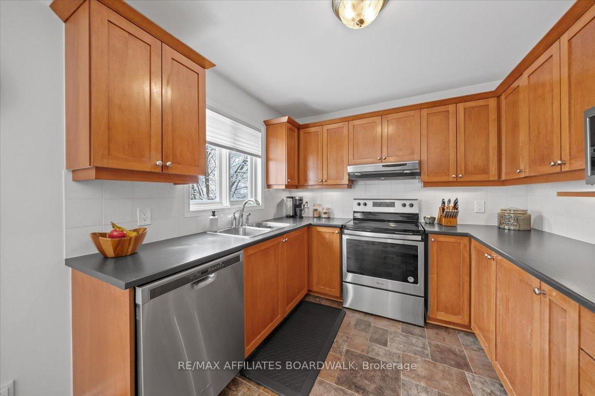 Photo 16 of 8 Stonepointe Avenue, Ottawa, Barrhaven East — HOMEH