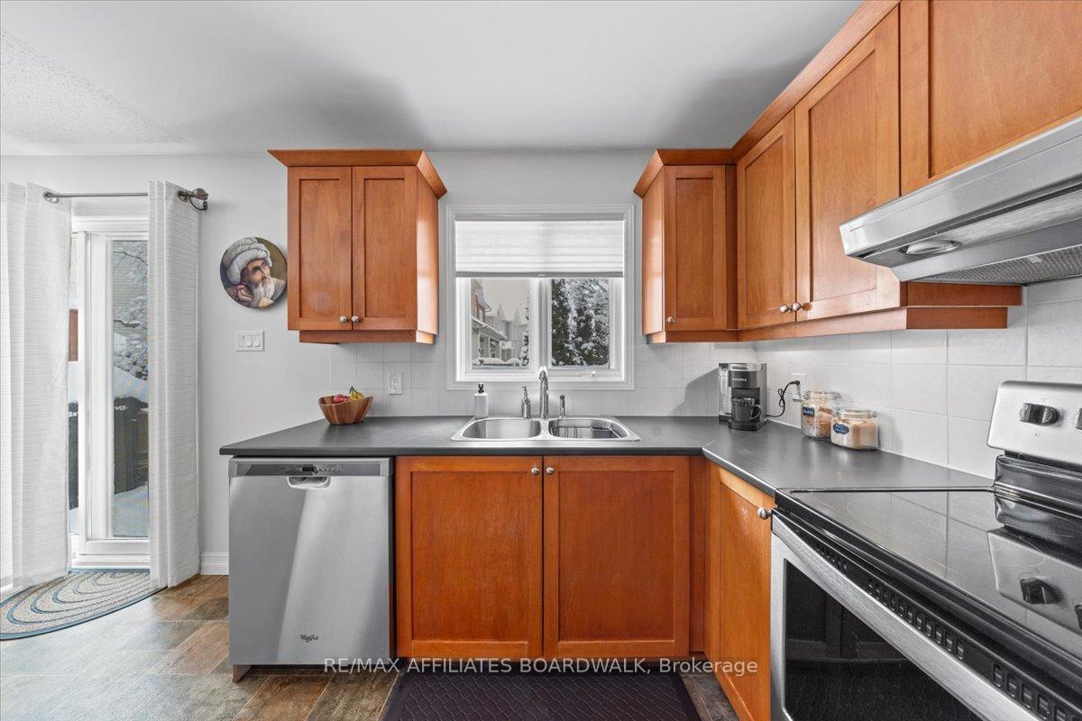 Photo 17 of 8 Stonepointe Avenue, Ottawa, Barrhaven East — HOMEH