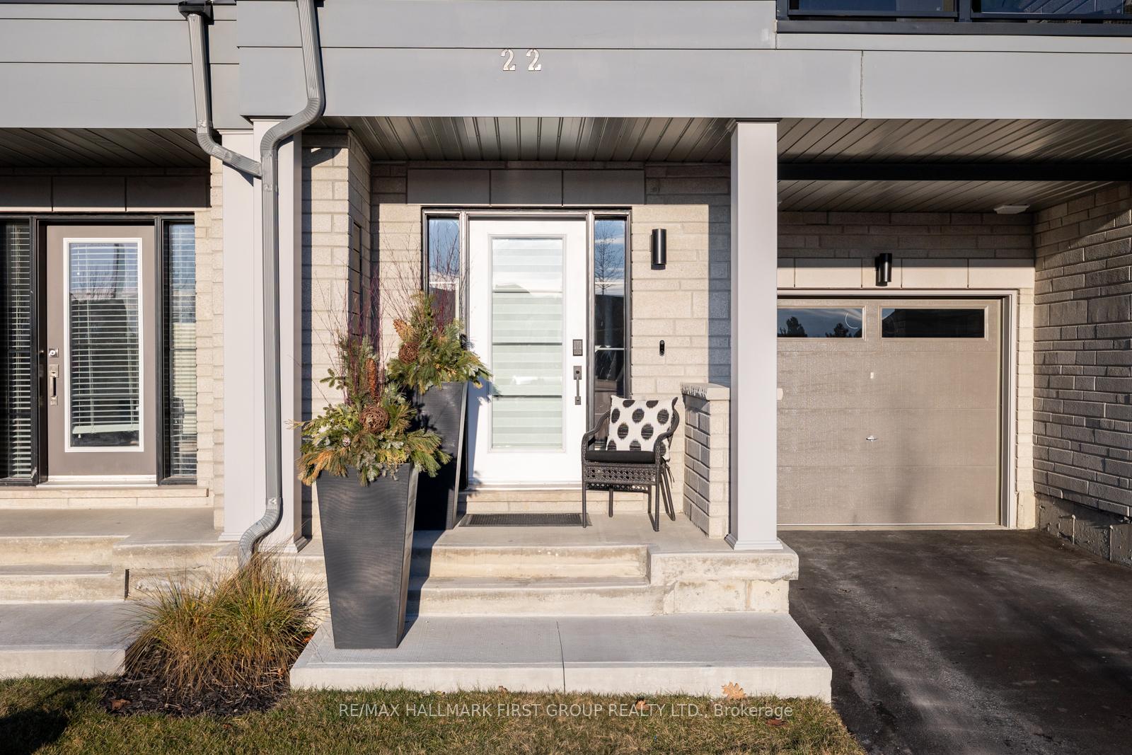 Photo 3 of 22 King William Way, Clarington, Bowmanville — HOMEH