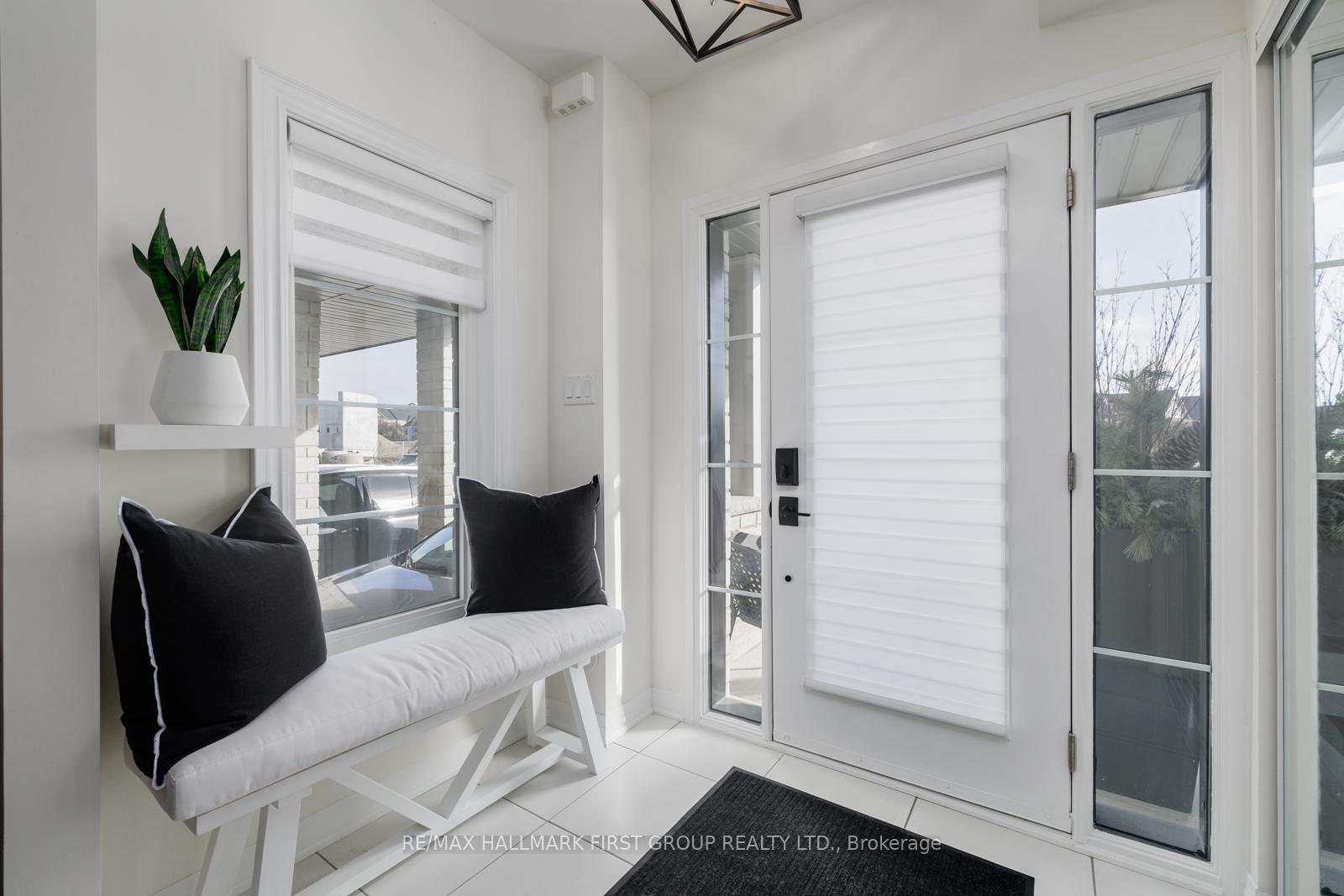 Photo 4 of 22 King William Way, Clarington, Bowmanville — HOMEH