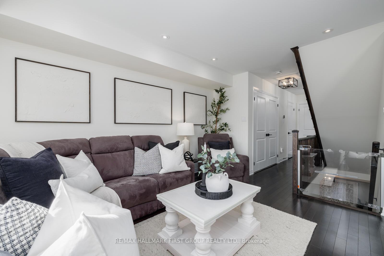 Photo 11 of 22 King William Way, Clarington, Bowmanville — HOMEH