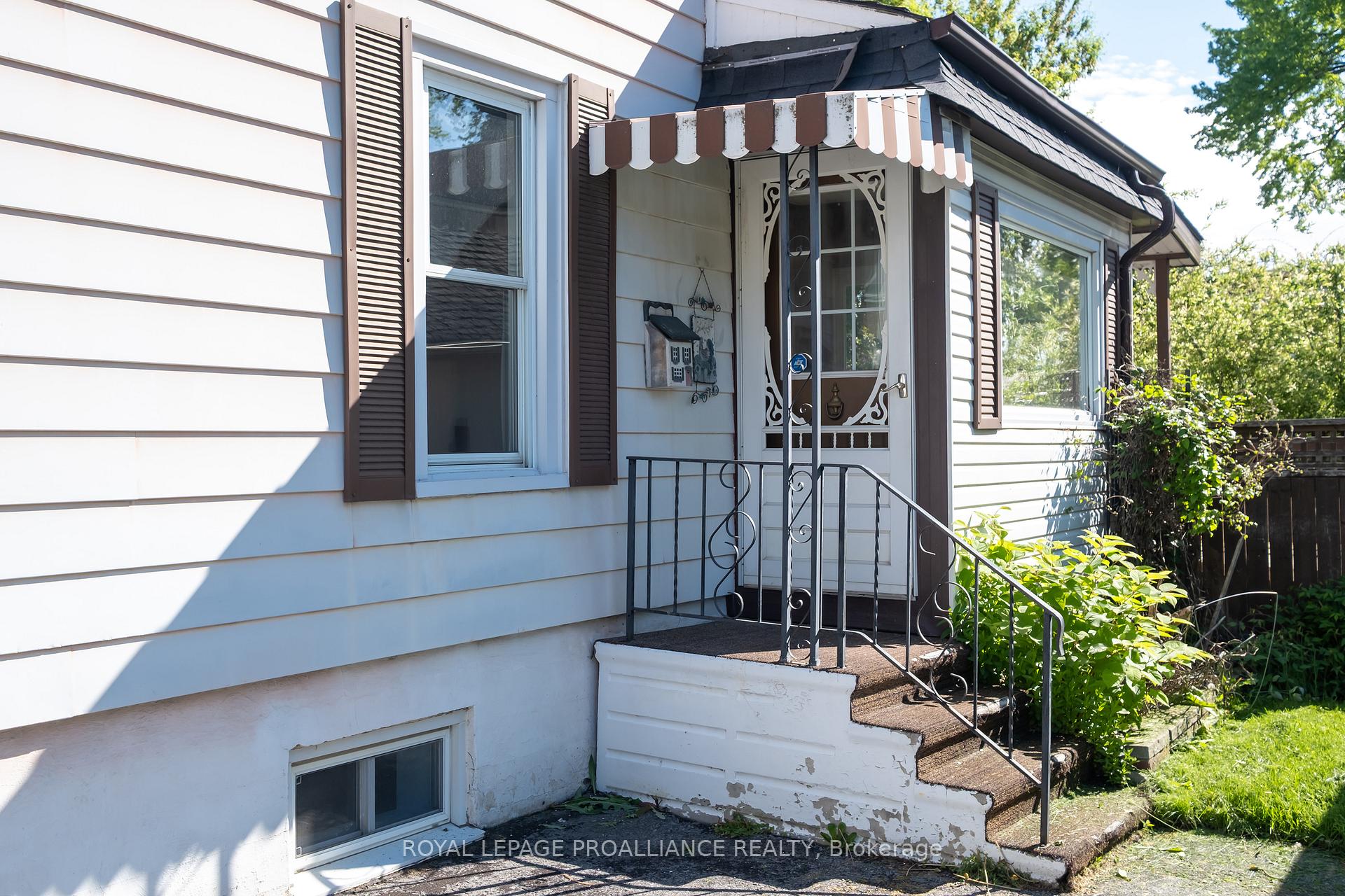 Photo 2 of 5 Albion Street, Belleville, Belleville Ward — HOMEH