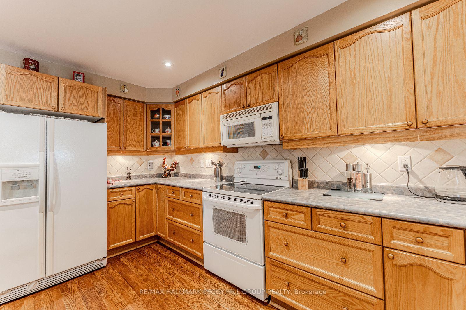 Photo 4 of 64 Summerset Drive, Barrie, Ardagh — HOMEH