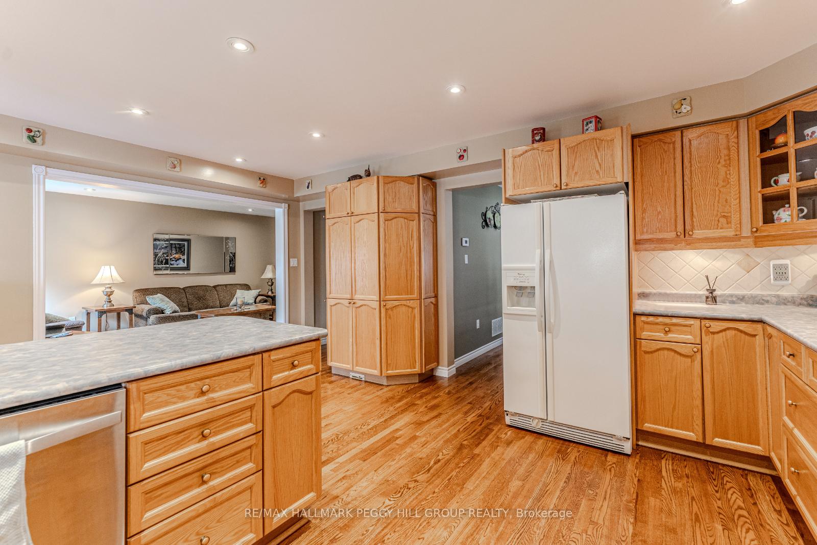 Photo 5 of 64 Summerset Drive, Barrie, Ardagh — HOMEH