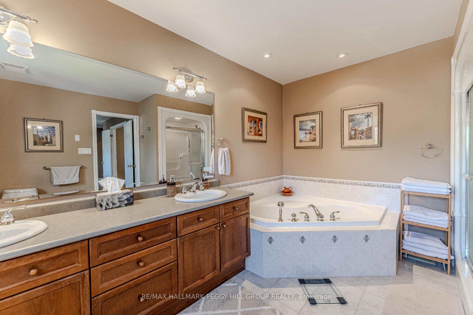 Photo 10 of 64 Summerset Drive, Barrie, Ardagh — HOMEH