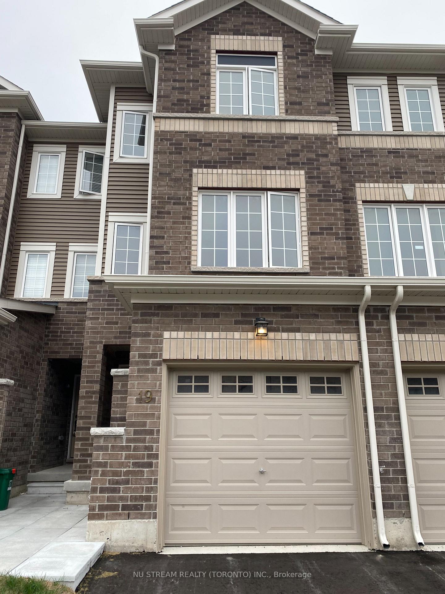 Photo 1 of 19 Pumpkin Corner Crescent, Barrie, Rural Barrie Southeast — HOMEH