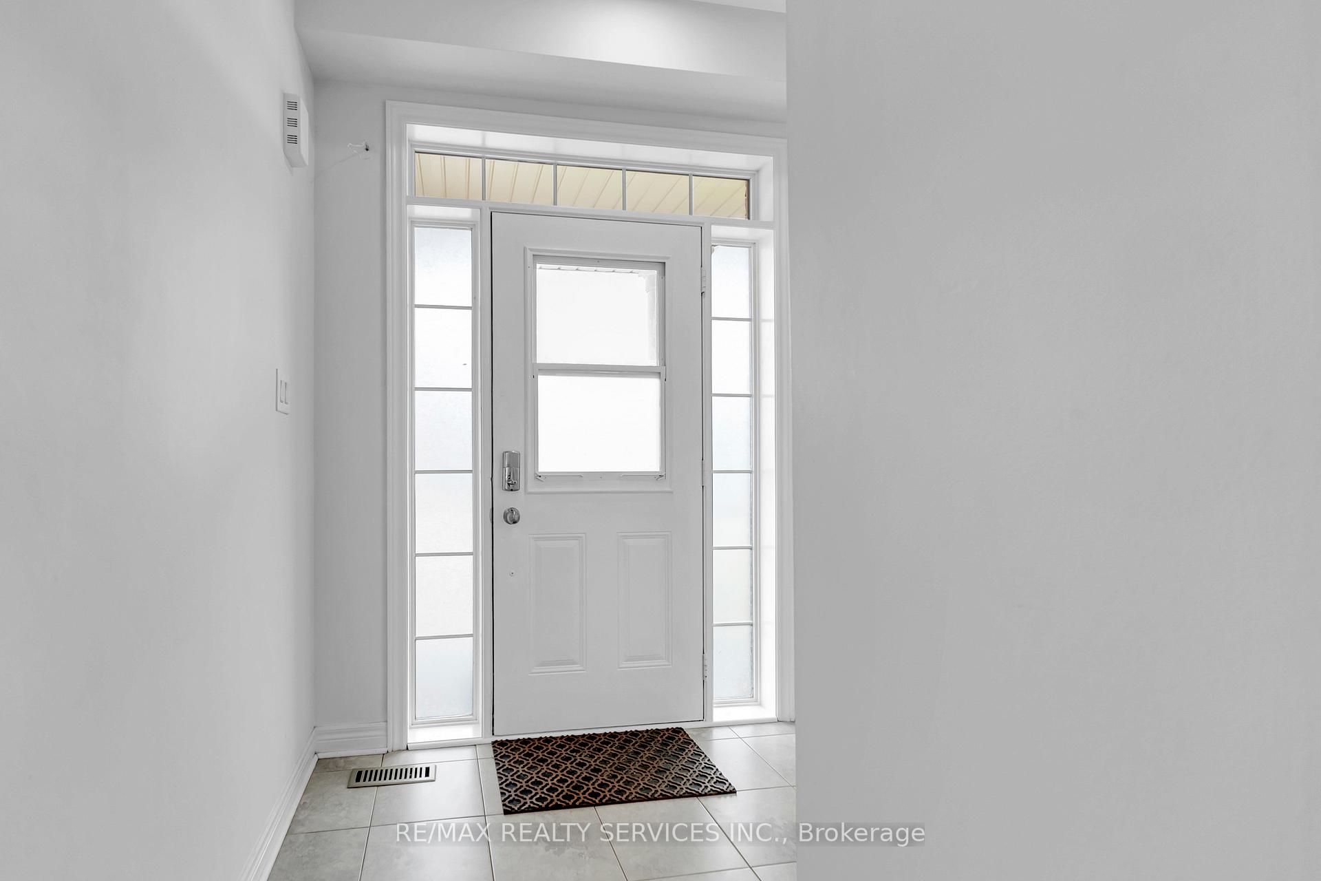 Photo 5 of 36 Forsyth Crescent, Barrie, West Bayfield — HOMEH