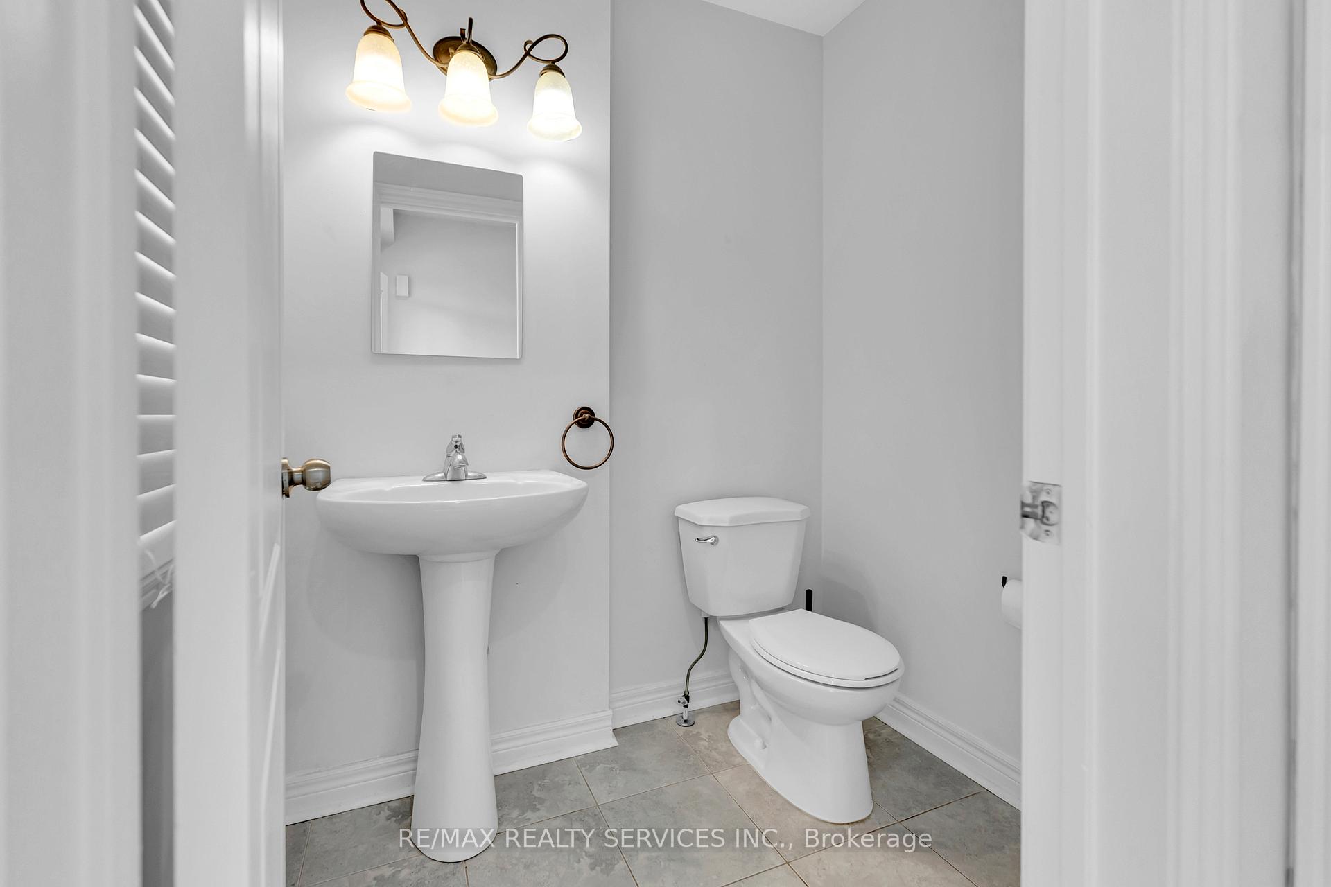 Photo 7 of 36 Forsyth Crescent, Barrie, West Bayfield — HOMEH