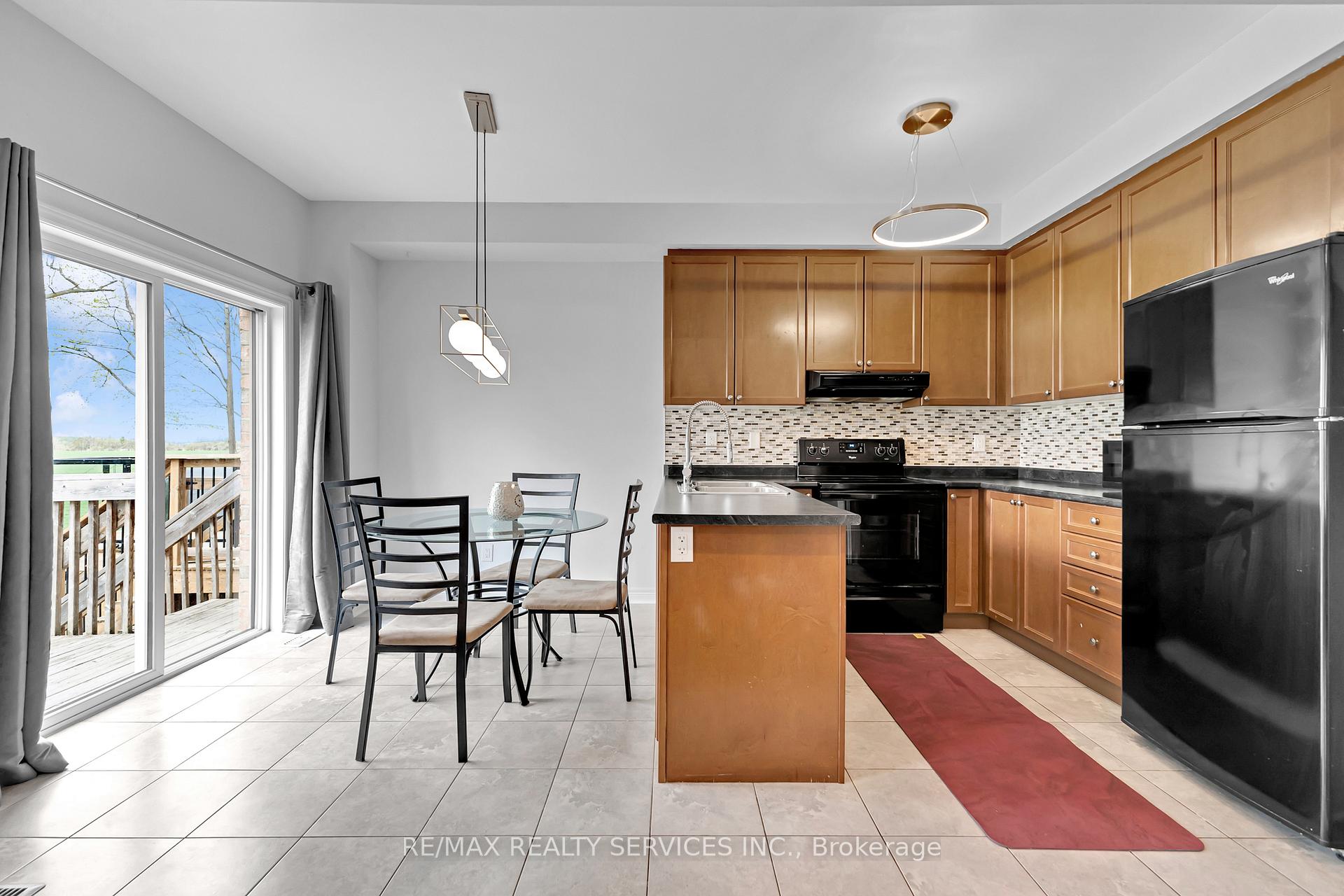 Photo 11 of 36 Forsyth Crescent, Barrie, West Bayfield — HOMEH
