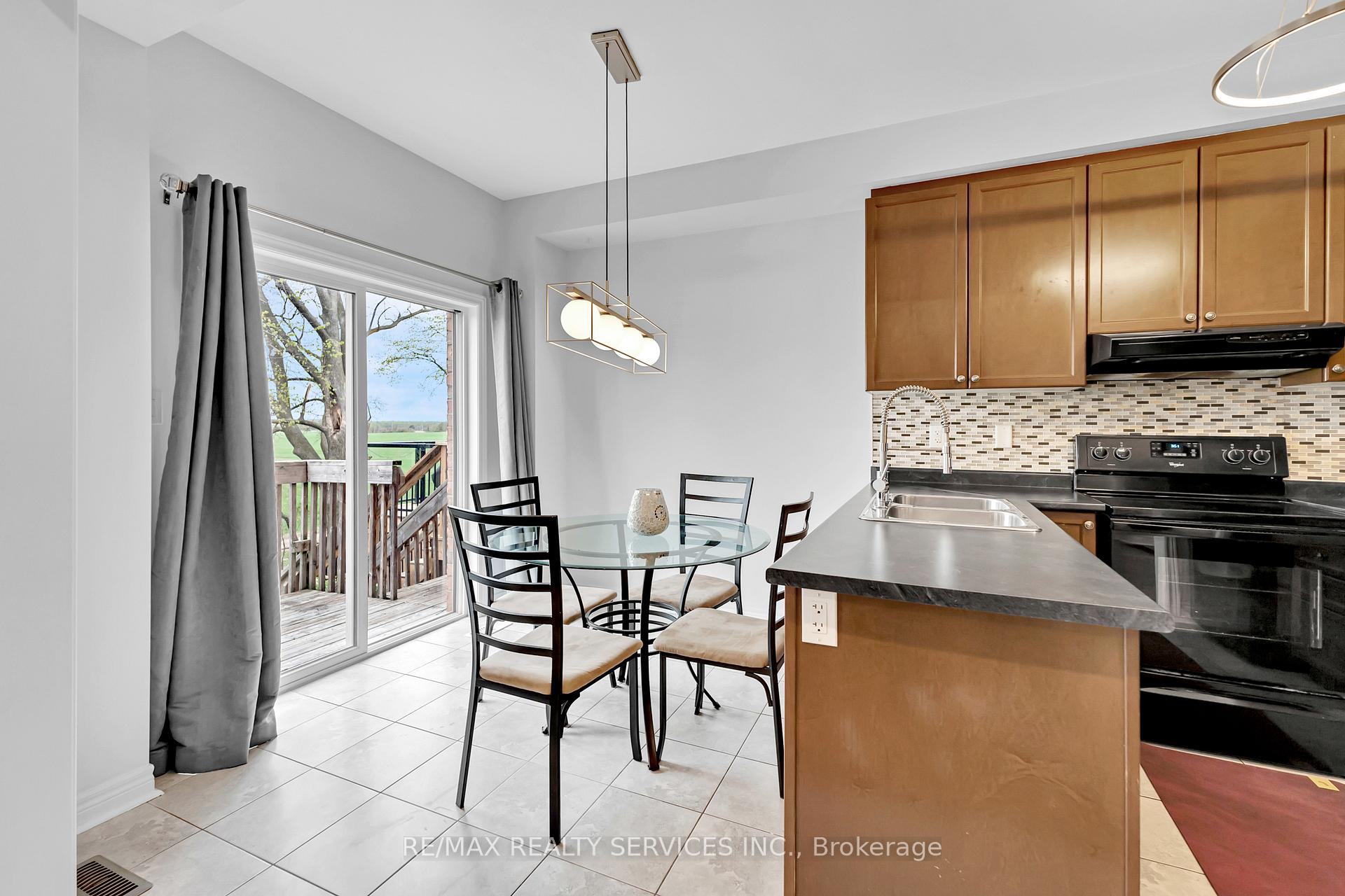 Photo 12 of 36 Forsyth Crescent, Barrie, West Bayfield — HOMEH