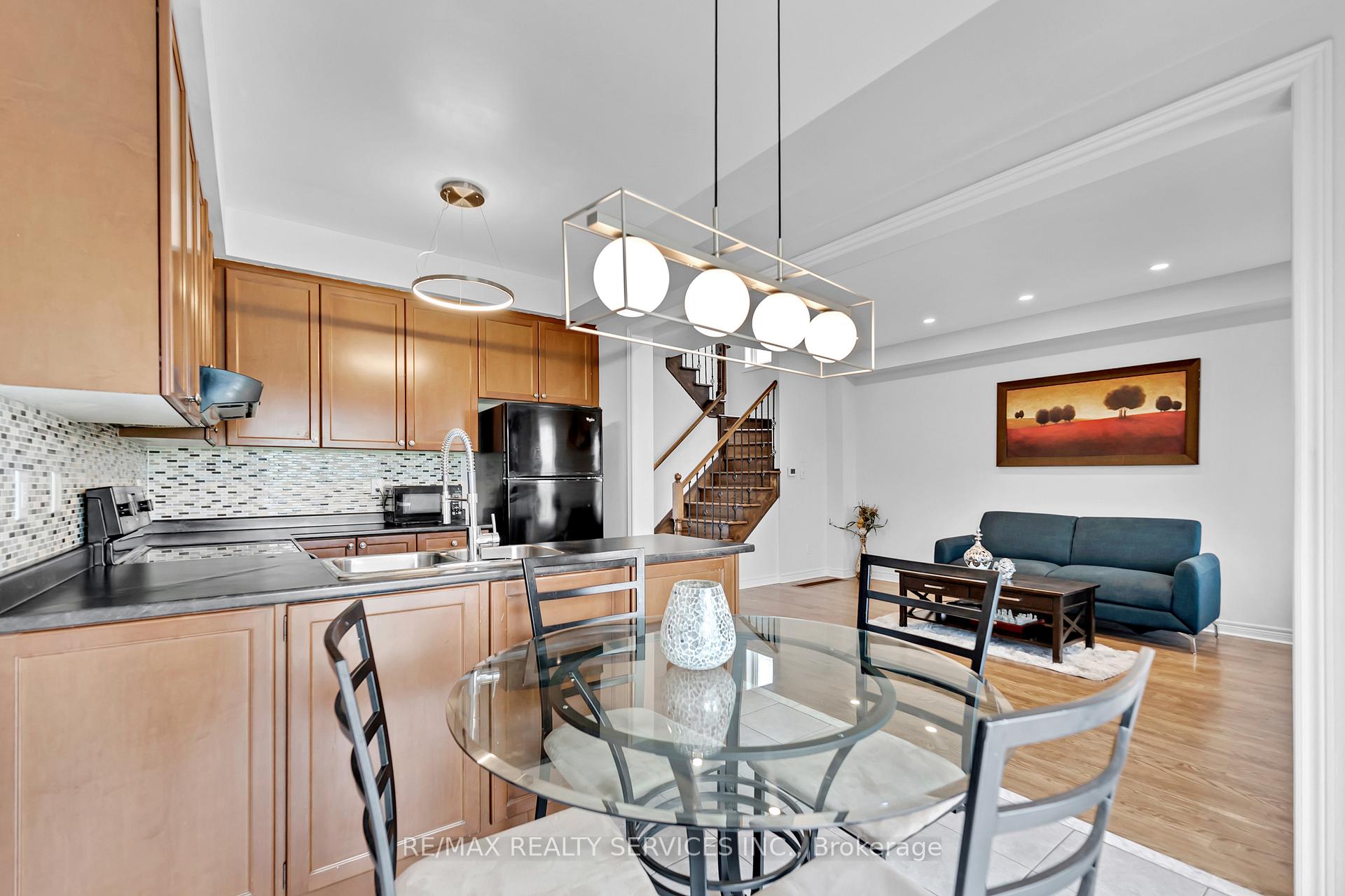 Photo 13 of 36 Forsyth Crescent, Barrie, West Bayfield — HOMEH