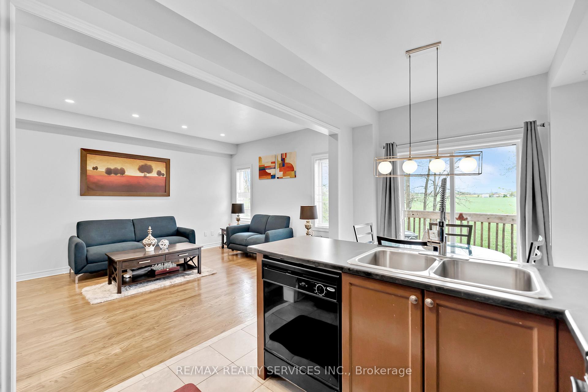 Photo 14 of 36 Forsyth Crescent, Barrie, West Bayfield — HOMEH