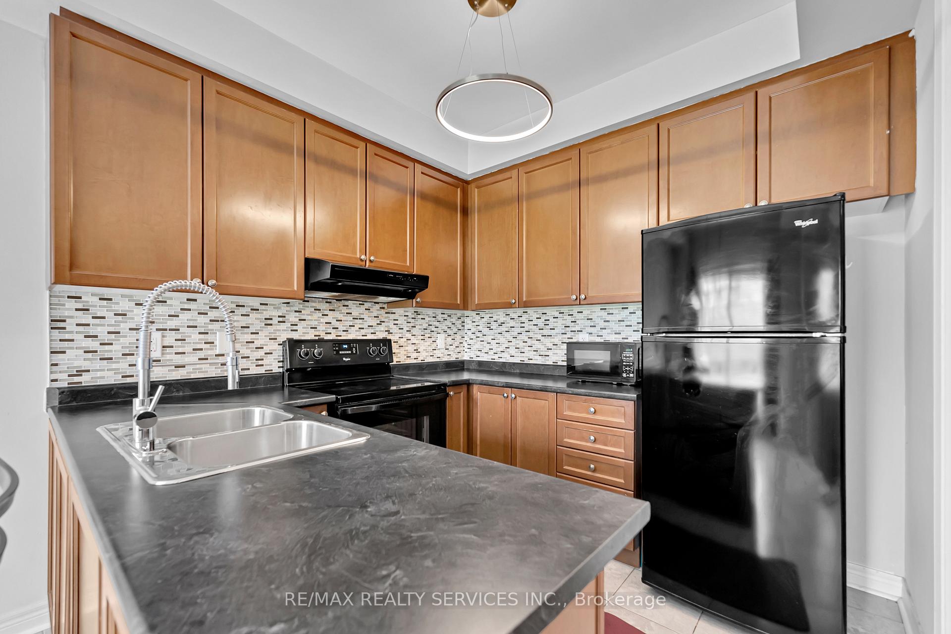 Photo 15 of 36 Forsyth Crescent, Barrie, West Bayfield — HOMEH