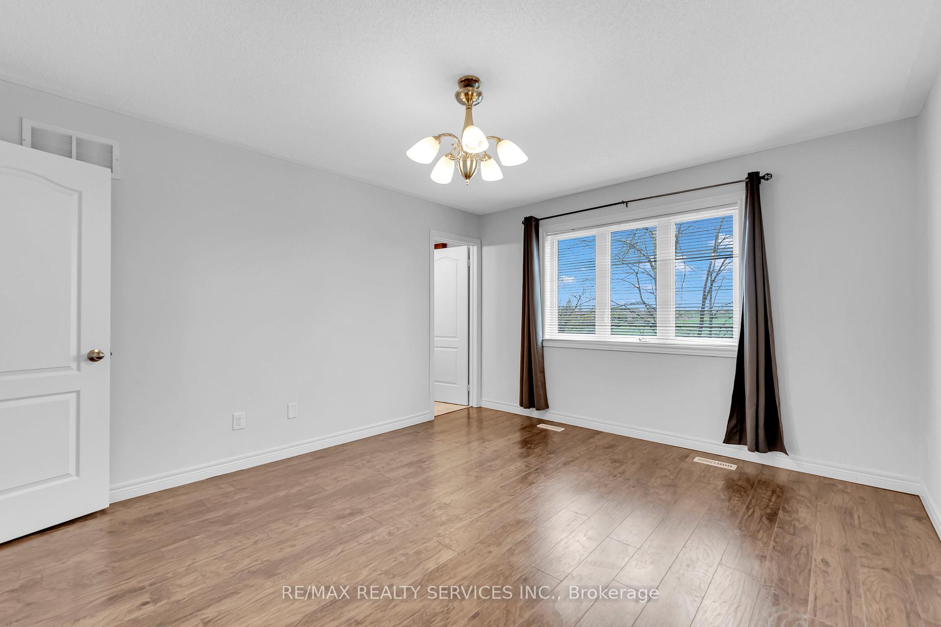 Photo 19 of 36 Forsyth Crescent, Barrie, West Bayfield — HOMEH